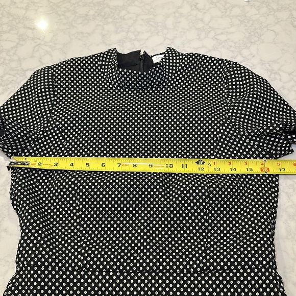 NWT J.Crew Mock Neck Jacquard Sheath Dress in Black/Metallic Gold Size 2 - Picture 4 of 8